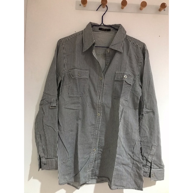 Preloved Kemeja Dust Stripe Hitam Putih