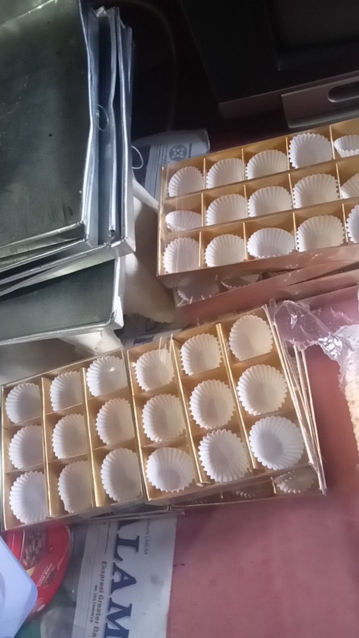 Box Coklat - Box Nastar Sekat 15 (3x5) Warna Emas