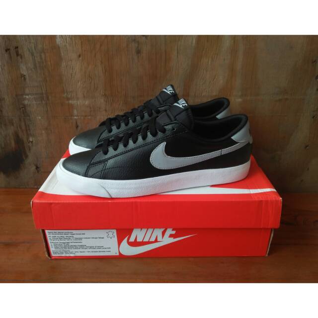 nike tennis classic ac black