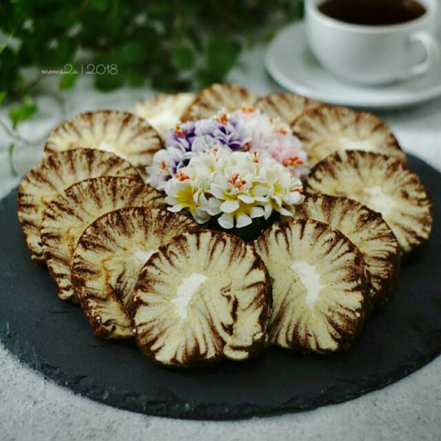

Hurricane Roll Cake
