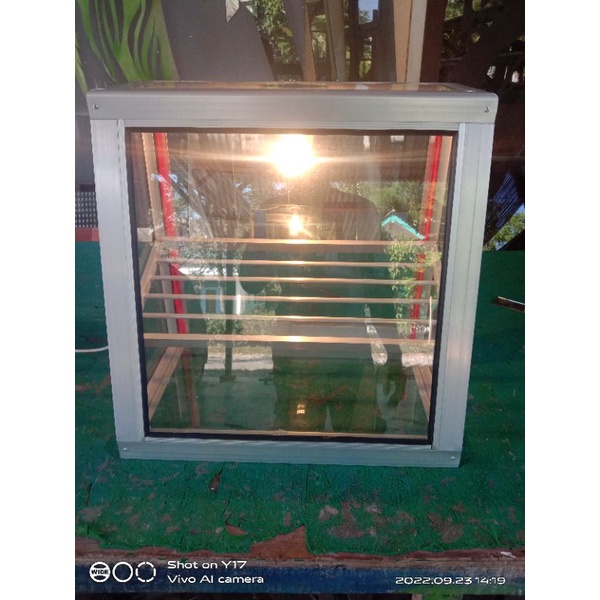 

Etalase ayam Kentucky