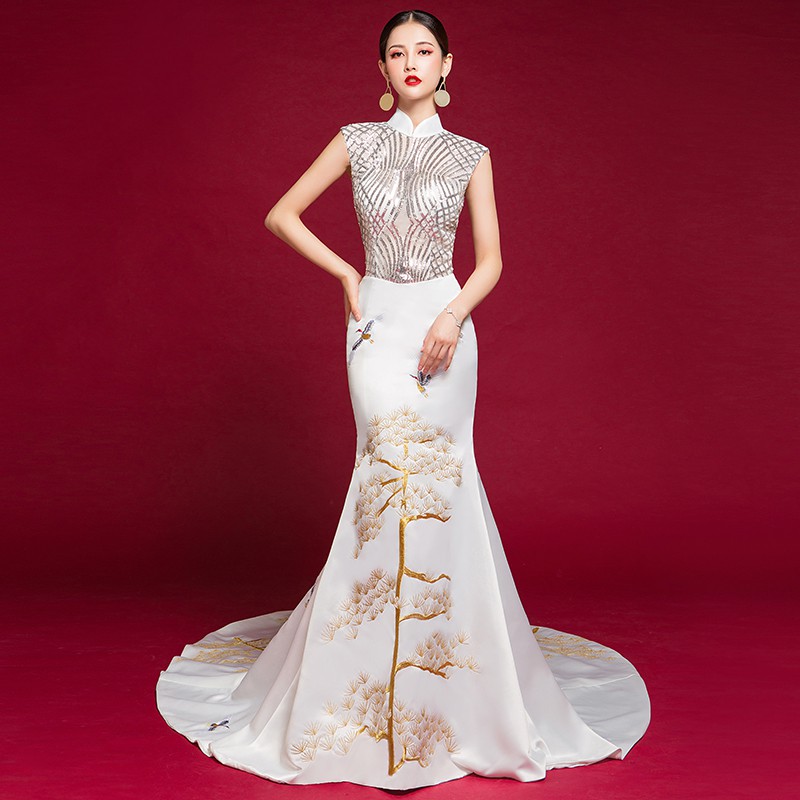 Gaun Pengantin Cheongsam 2108001 Putih Emas Hitam Ekor Wedding Dress
