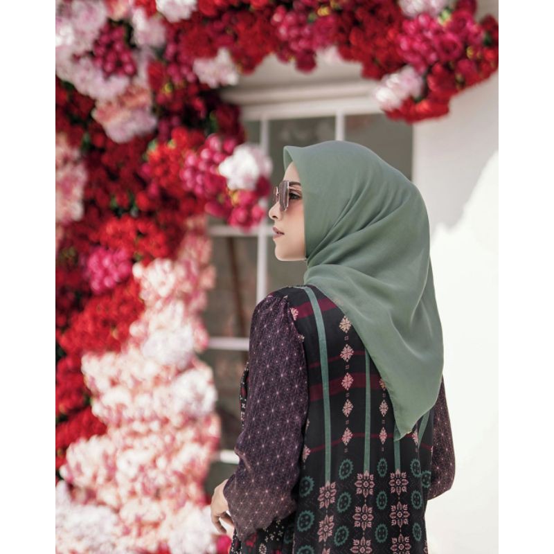 button scraves polos