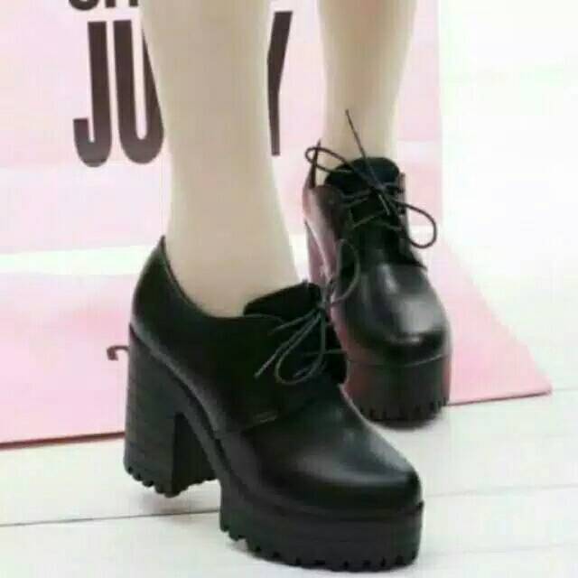 SEPATU WANITA BOOT HITAM KOREA