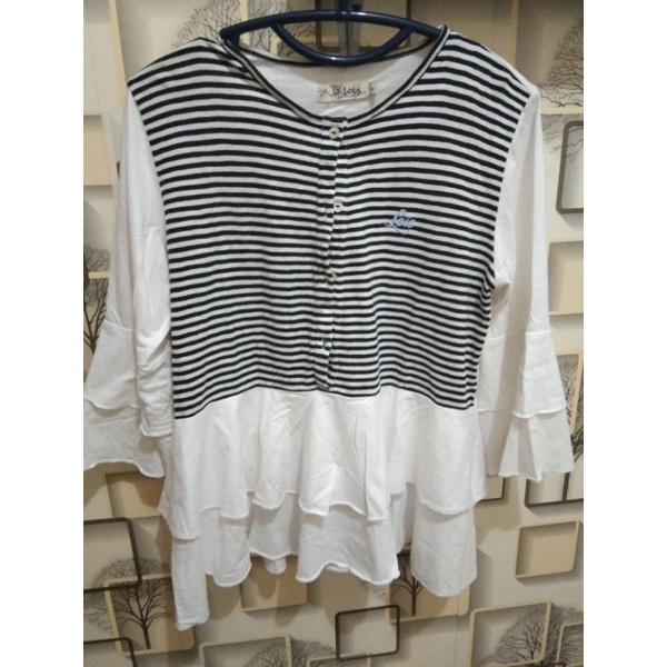 Preloved T Shirt Lois