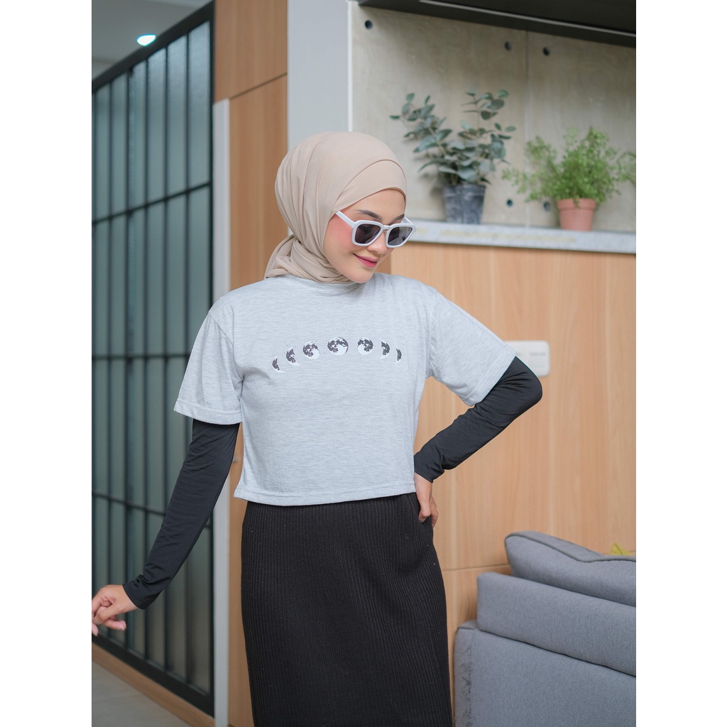 KALILA - MOON Atasan Kaos Crop Cotton