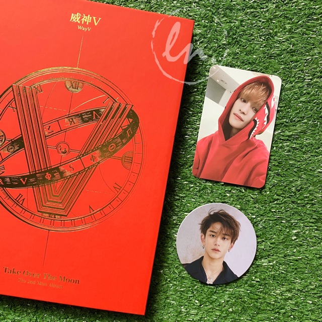 WAYV - TAKE OVER THE MOON (YANGYANG PHOTOCARD / LUCAS CIRCLE CARD)