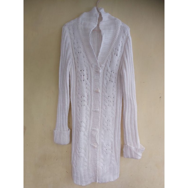 long cardi rajut kepang putih