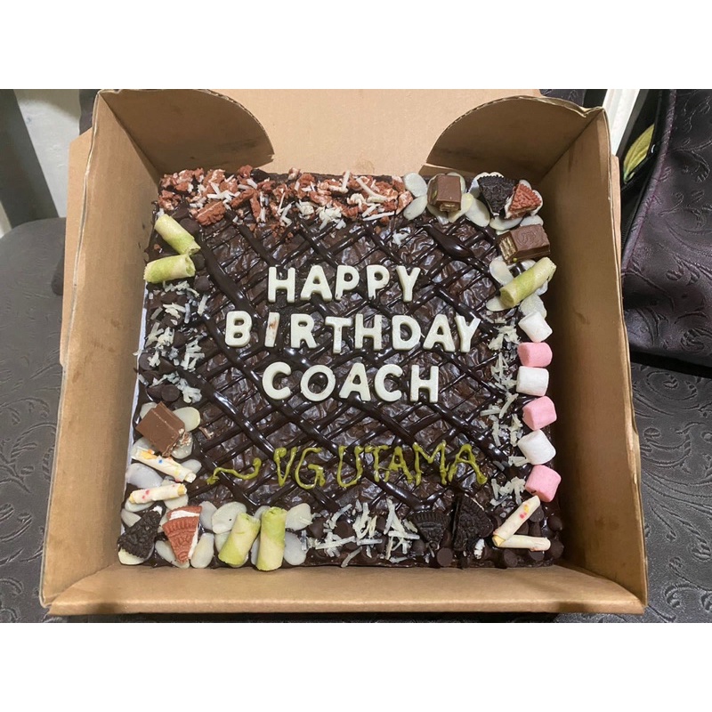 

CUSTOM DESIGN FUDGY BROWNIES CAKE BIRTHDAY/HAMPERS