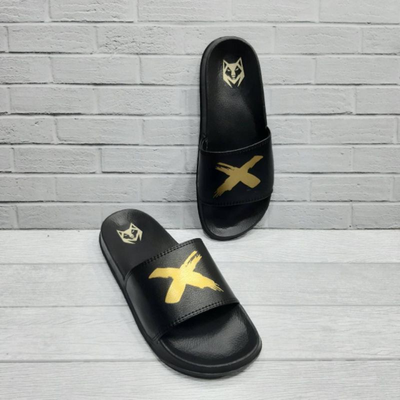 RESTOCKSENDAL MAX SLIDE HITAM GOLD