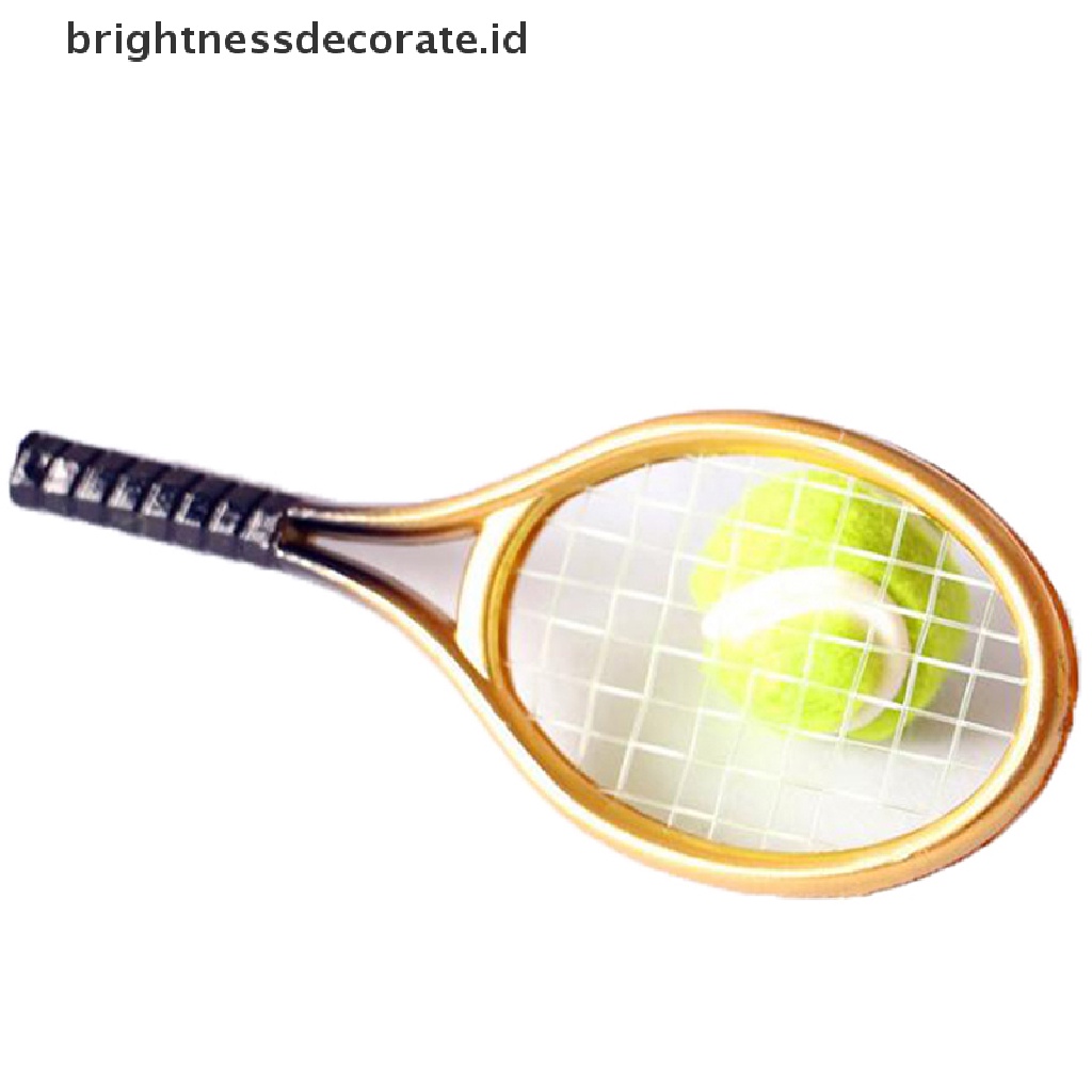 (Birth) 2pcs Miniatur Raket Tenis + Bola Skala 1: 6 1: 12 Untuk Aksesoris Rumah Boneka