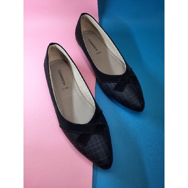 SANDAL CONNEXION Flatshoes Wanita Warna Hitam size 38