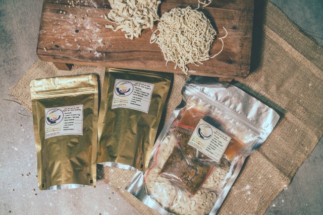 Standing Pouch Alumunium Foil Klip / Clip 500 G Full Gold  Emas 14x23 Promo Isi 100