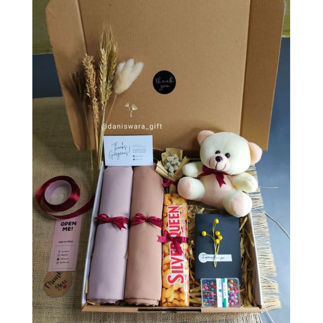 

HAMPERS HIJAB PASHMINA PAKET CREAM