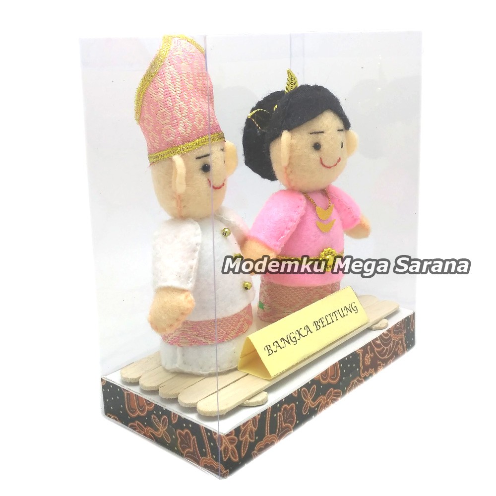 Boneka Pakaian Adat Bangka Belitung