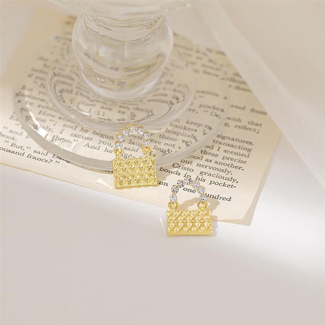 Sterling silver jarum Kreatif Korea Diamond golden tas retro fashion stud anting-anting untuk wanita