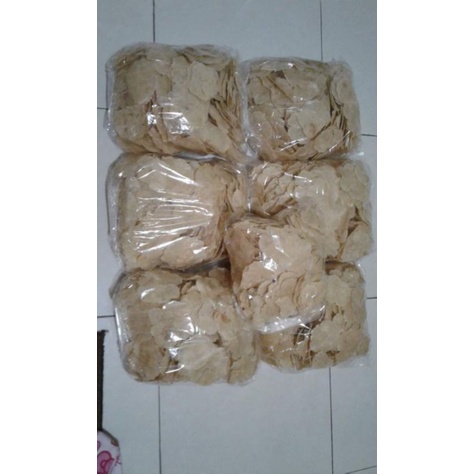 

emling mentah/melinjo asli serang banten buatan sendiri/ berat 1/2 kg