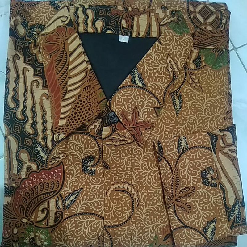 WIYAKTA KANAYA KEMEJA BAJU BATIK PRIA SOLO LENGAN PANJANG LAPIS FURING ATASAN BATIK PREMIUM MODERN KATUN BIANTARA MAKA KAWUNG ROGO BONDOWOSO DEVADEVA GARUDA PANCASILA NGOPI LAPIS KEMBANG SALE WEDANTA GINANDRA GALING IRSO BATIK SOLO AMANAH BATIKSOLOAMANAH