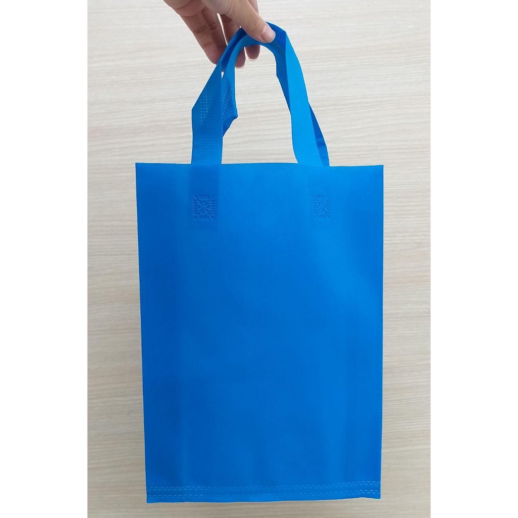 

GOODIE BAG SPUNBOND HANDLE 25x35 / Tas Belanja Murah / Kantong Belanja / Souvenir (Biru Muda)