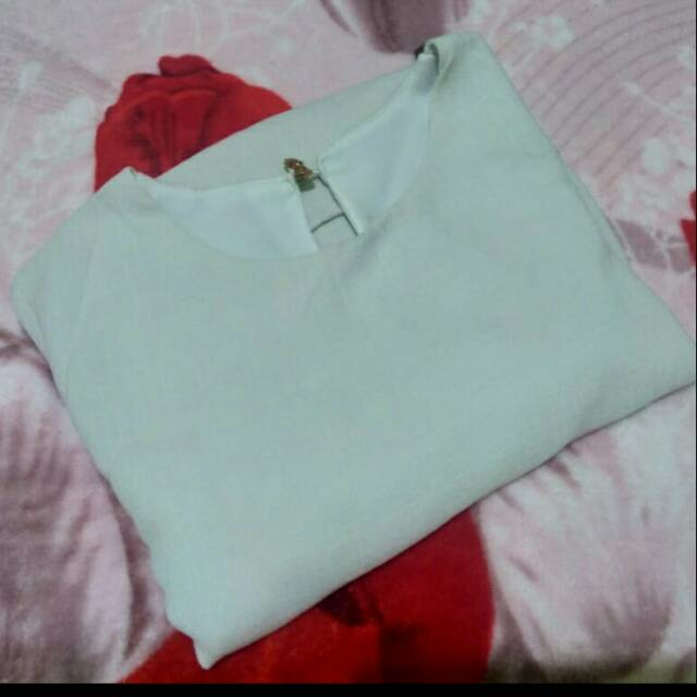Pakaian Baju Preloved Bakas Blouse Putih Polos