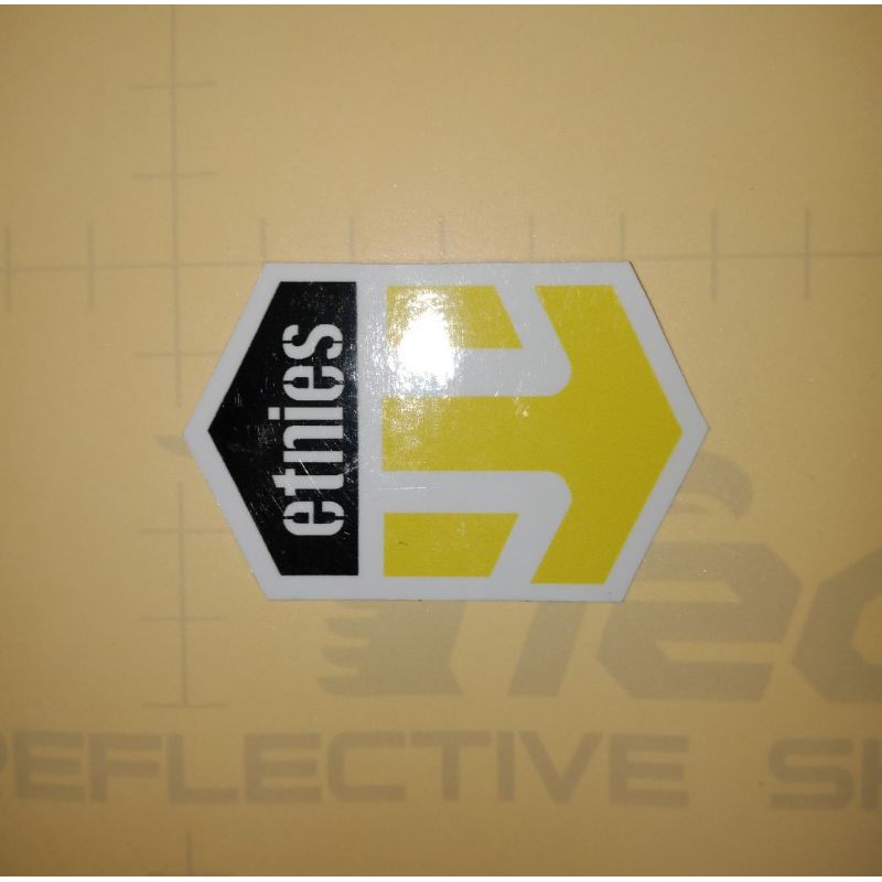 18 - Stiker etnies logo skate hypebeast