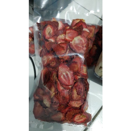 

Dried Strawberry Slice (Strawberry Kering Iris)