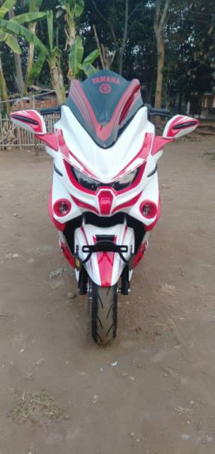 Variasi Yamaha NMAX predator white red