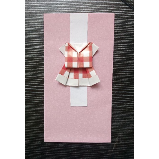 

Amplop Pink Dress Origami Red Square