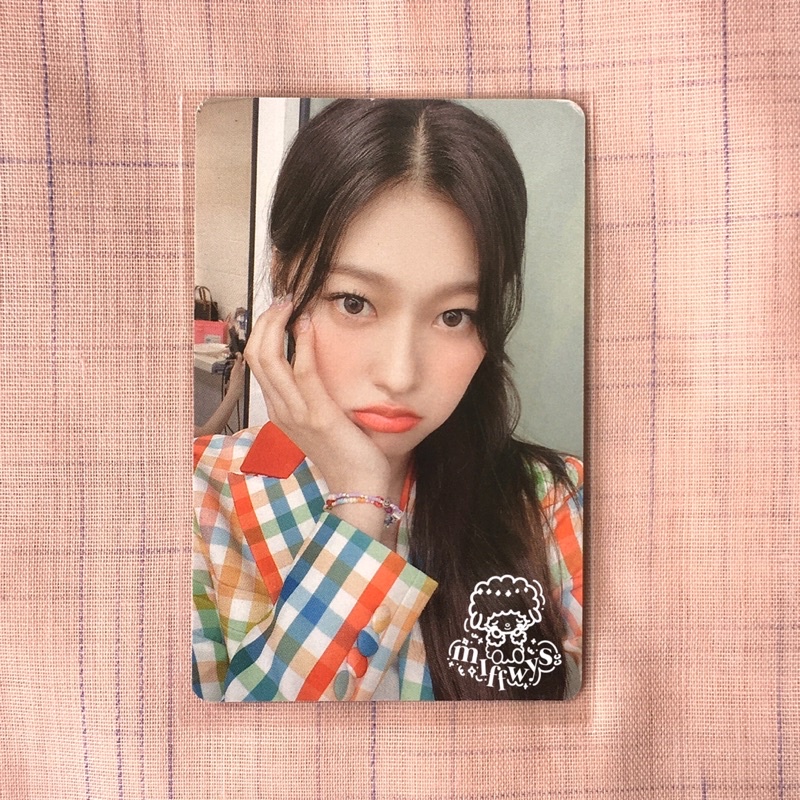 LOONA JAPAN ALBUM HULA HOOP CHOERRY PHOTOCARD (DAMAGE)