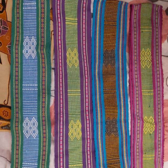Salendang/syal/ikat kepala dari kain tenun motif khas NTT