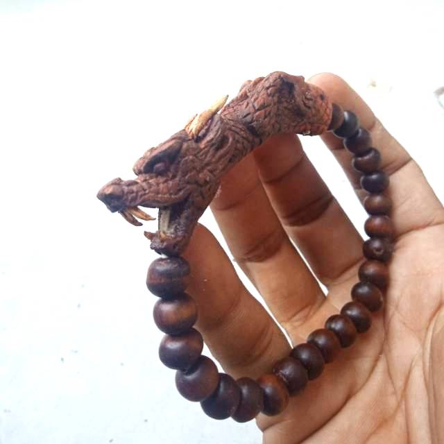 Gelang ukir naga kayu setigi
