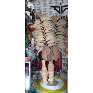 set rayung pampas, daun palem kering & pot rotan