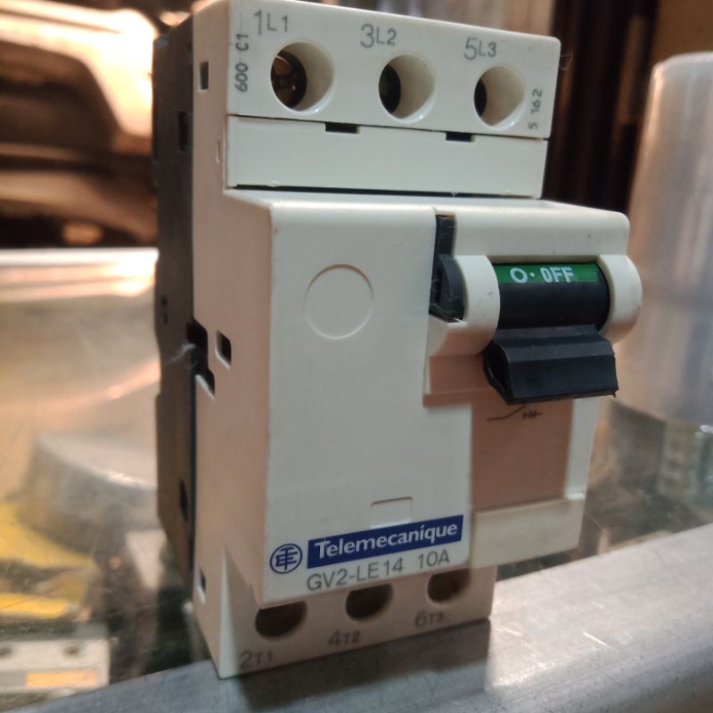 motor circuit breaker GV2 LE14 10A telemecanique