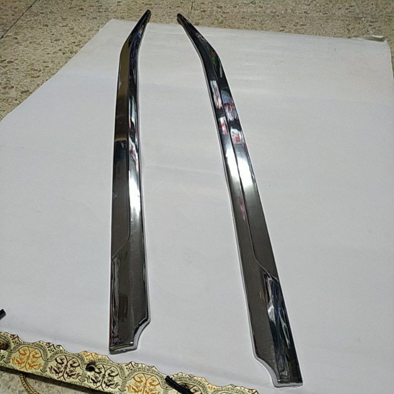 Lis kaca belakang Innova Reborn