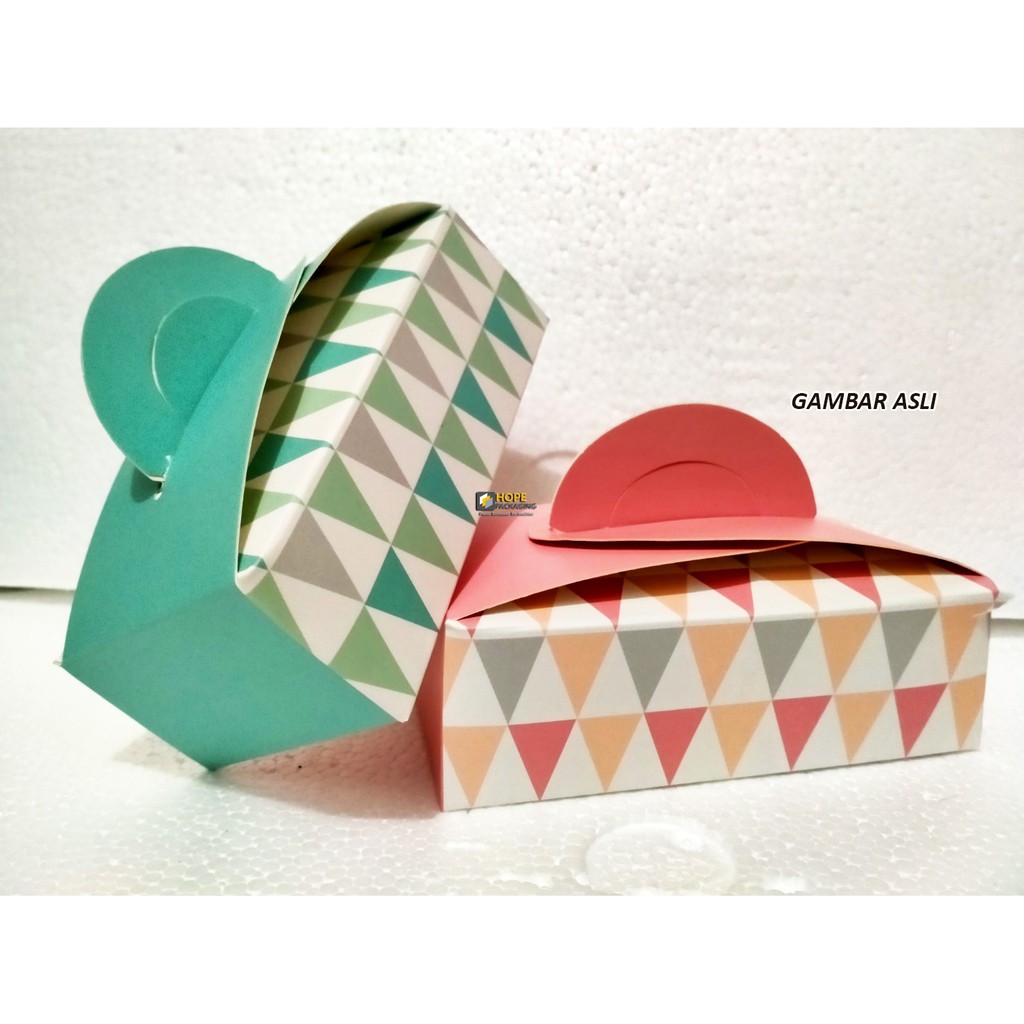 [ 20 PCS ] Paper box  motif segitiga snack kue gift box hadiah souvenir 13 x 6.5 x 4 cm valentine