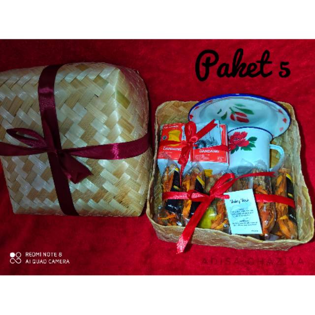 

Hampers besek wedang uwuh paket gelas dan lepek enamel