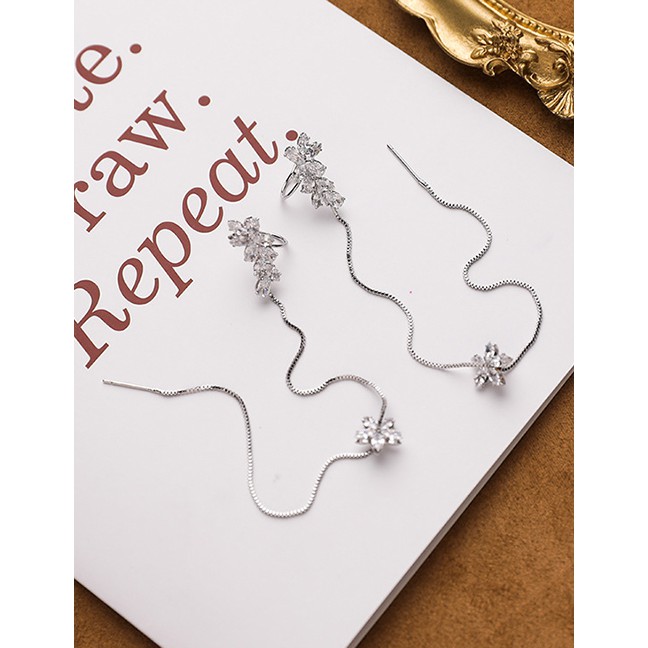 LRC Anting Tusuk dan Jepit Fashion Silver Diamond-studded Flower Tassel P22292