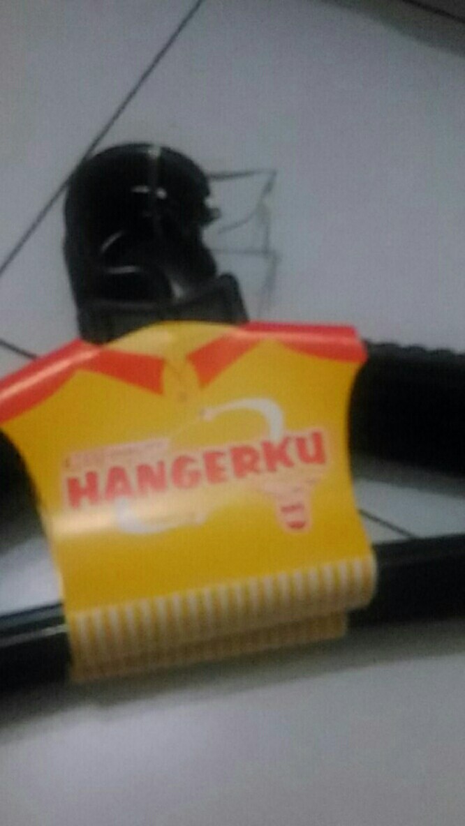Hanger Laundry Plastik Isi 12pcs/ Gantungan Baju Hitam / Warna /gantungan Baju Dewasa / Hanger Warna