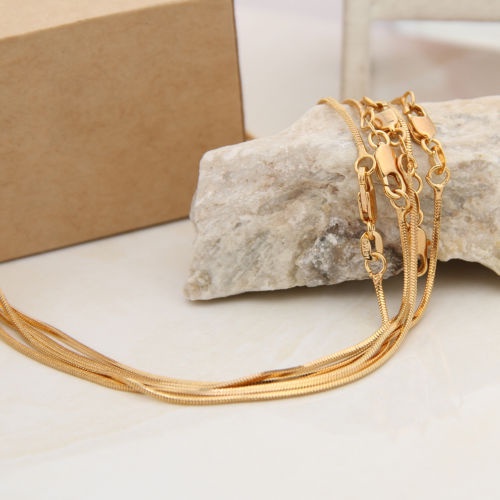 Kalung Rantai Klavikula Desain Tulang Ular 18L Bahan Stainless Steel Warna Emas Ukuran 1mm