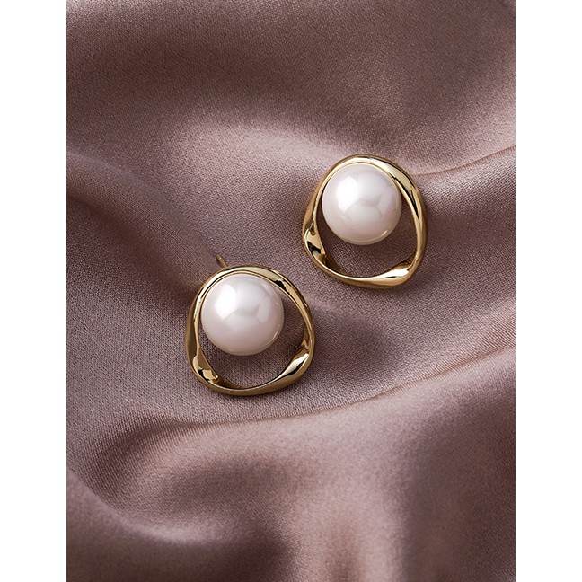 LRC Anting Tusuk Fashion Gold Color Pearl Geometric Alloy Earrings P89111