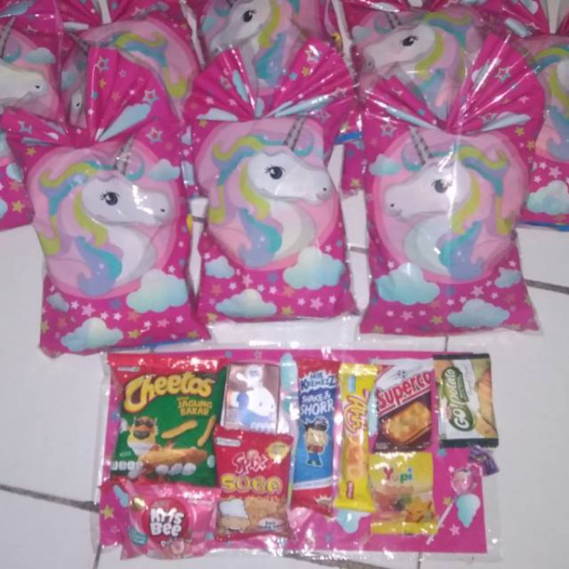 

bingkisan snack/kado ulang tahun