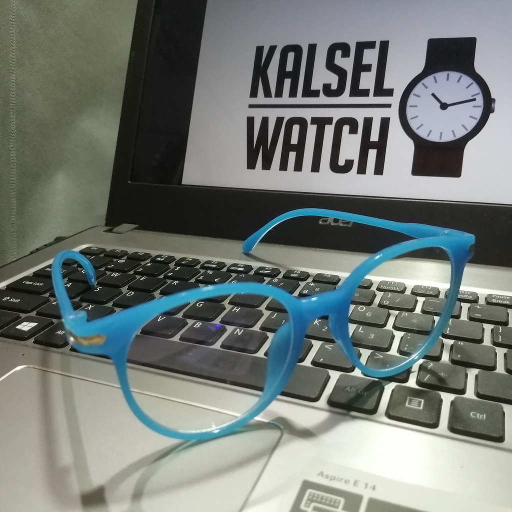 Kaca Mata Anti Radiasi Wanita Pria Kacamata Antiradiasi Layar HP Komputer TV Laptop Kcamata Import Korea Murah Terbaru-Blue Milk