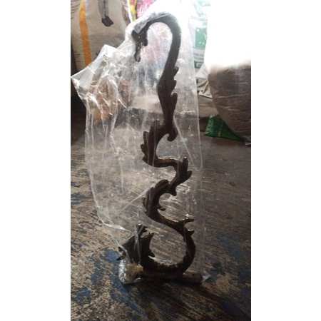 GANTUNGAN SANGKAR BURUNG TEMPEL DINDING