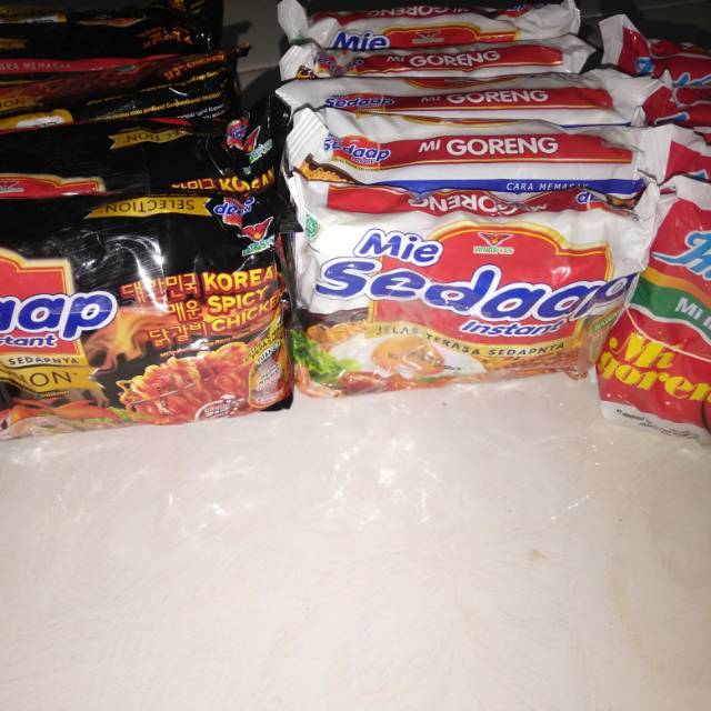 

Mie instan Indomie mie sedap All varian 5 pcs