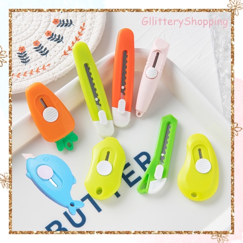 

GS • CUTTER MINI LUCU PORTABLE / ALAT PEMOTONG KERTAS MINI / PISAU PEMOTONG KECIL / CUTTER MINI WORTEL