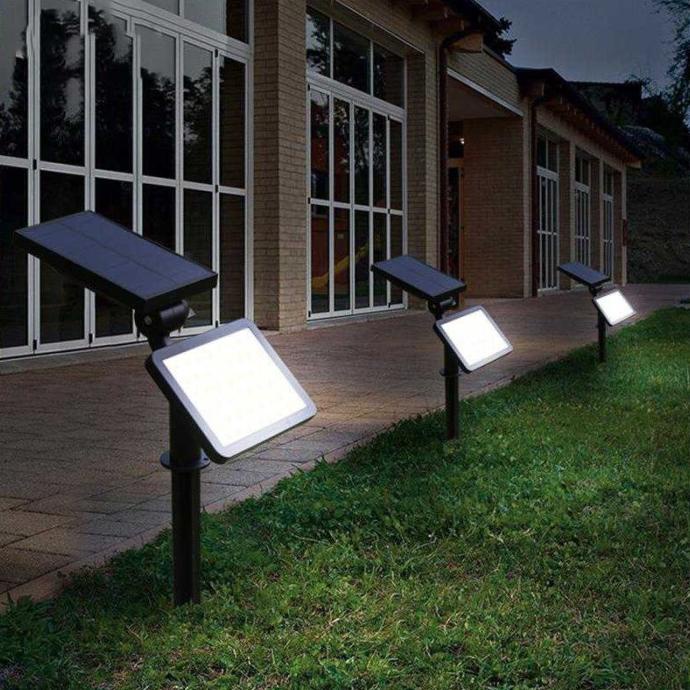 Lampu Sorot Taman Outdoor Tenaga Surya / Solar Cell / Lampu Dinding