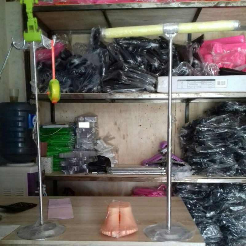 Standing + Hanger Busa Hanger Gantungan Busa Bisa Ditekuk Pakaian Anak Dewasa Display Standing Besi