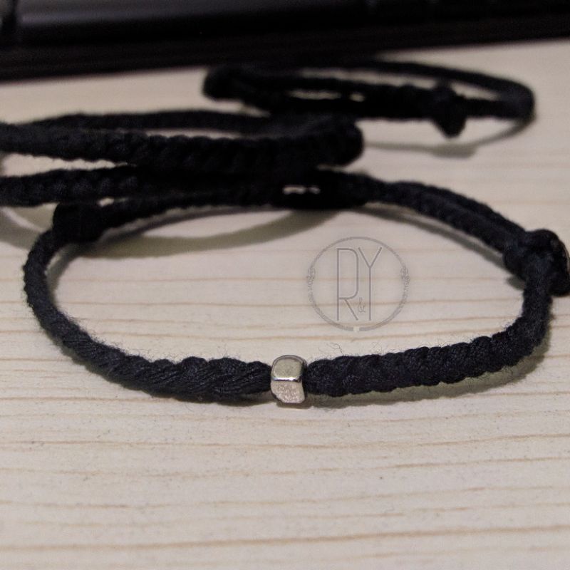 

gelang tali pembatas/handmade