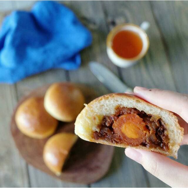 

Salted Egg Pork or Chicken Bun / Roti Babi Telur Asin ( min 10pcs )