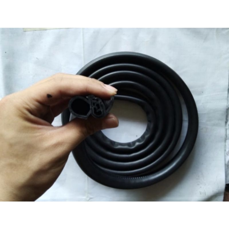 Karet pintu mobil Timor